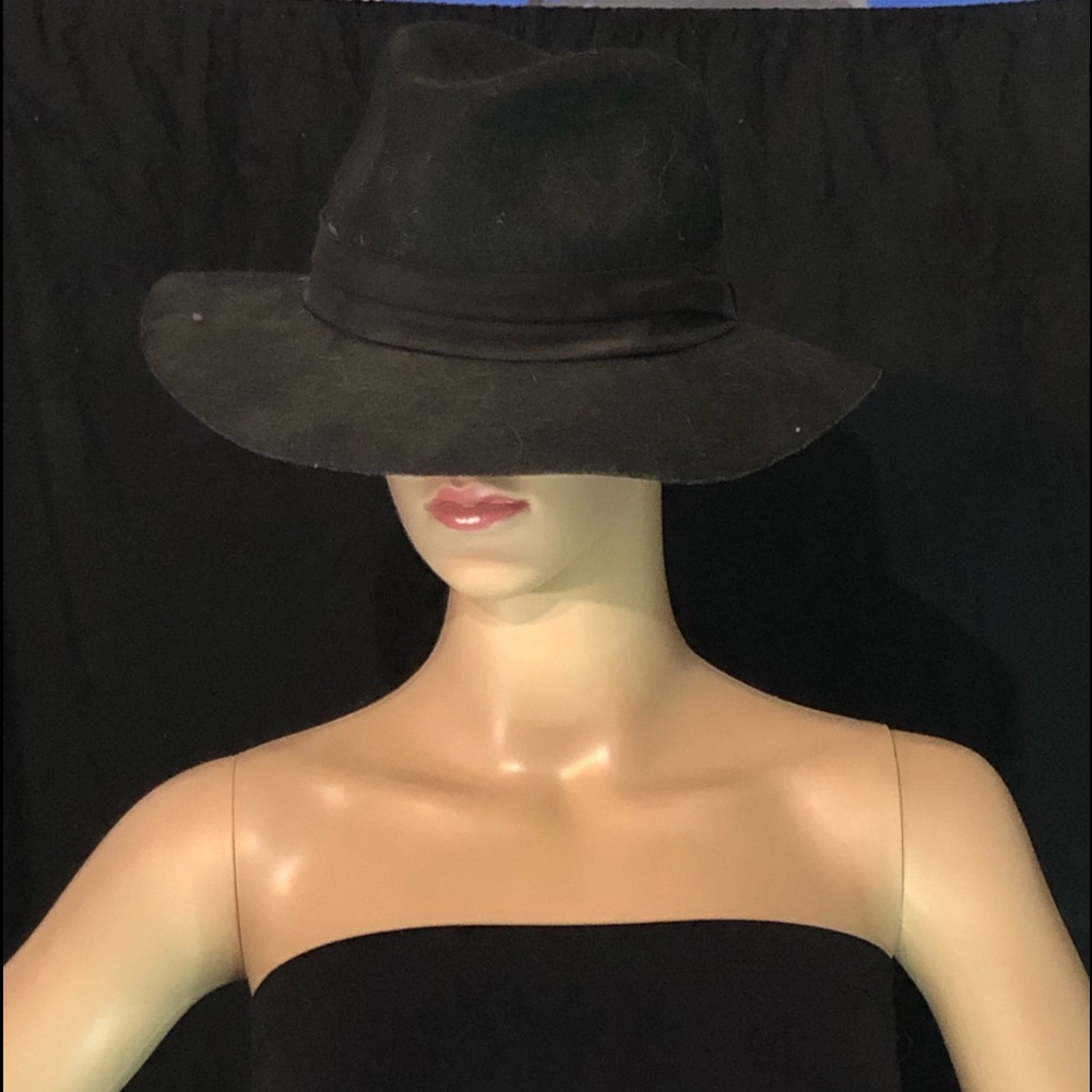 Black fashionista hat
